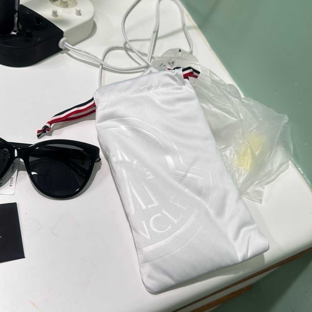 Moncler 55MM Cat Eye Sunglasses Black - Picture 5 of 12